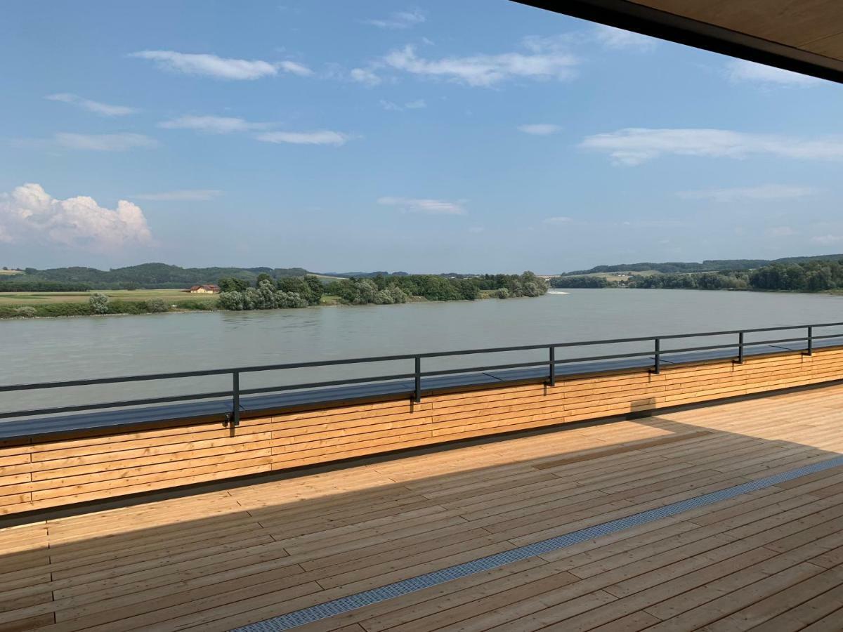Donau Lodge Ybbs an der Donau Bagian luar foto